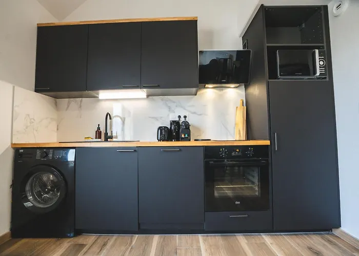 Le Factory Aux Pieds De La Gare Sncf * Laval (Mayenne)